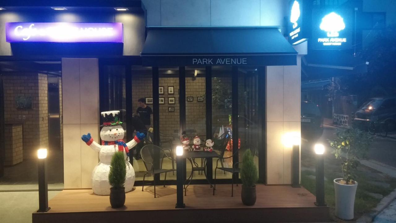 Parkavenue Guesthouse Seoul Bagian luar foto
